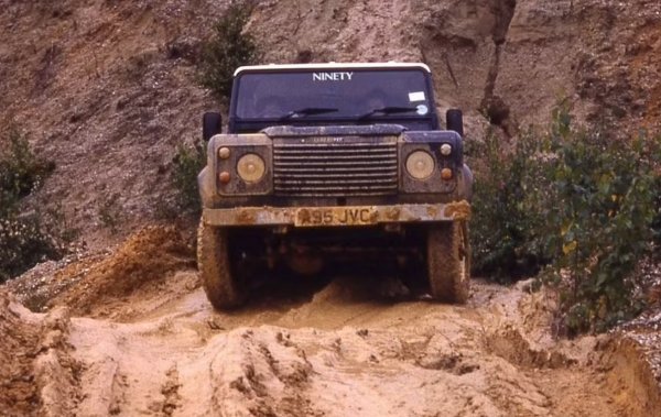 Имаше големи промени в Land Rover преди около 40 години, започвайки с представянето на първия модел 110 (110 инча междуосие) през март 1983 г., заменяйки изходящата серия III.
Година по-късно, 90 (с междуосие по-близо до 93 инча) стартира с три врати и четирицилиндрови двигатели (V8 последва през 1985 г.), поставяйки началото на кръвната линия на дългогодишната серия Defender.

Докато повърхностно новите модели не се различаваха много от Land Rover от серия III (използваха същите панели на каросерията и двигатели), бяха направени доста други корекции. Например Land Rover 90 и 110 получиха преден капак в цяла дължина, решетка с нов дизайн и разширения на калниците.

Механично, най-голямата разлика за Land Rover 90 беше въвеждането на  винтови пружини. Това осигуряваше по-удобно возене, а офроудърът можеше да бъде нещо повече от работен автомобил. Новият Land Rover също така дебютира с нова система за постоянно задвижване на четирите колела, извлечена от Range Rover, включваща двустепенна скоростна кутия със заключващ се централен диференциал.

Въпреки че далеч не бяха революционни през 1984 г., версиите 90 и 110 издържаха изпитанието на времето до наши дни. Въпреки това, едва през 1990 г. те получиха табелата "Defender". Сега вървят срещу около  11 725 лири. 
